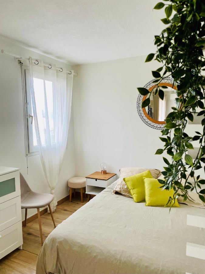 Studio Cosy Avec Terrasse Et Garage Saint-Laurent Du Var Limitrophe Nice Bagian luar foto